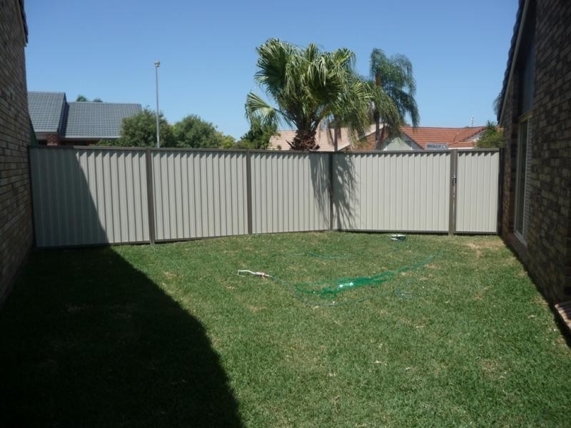 5 Bothwell Cres, Robina QLD 4226