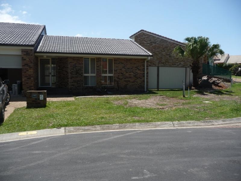 5 Bothwell Cres, Robina QLD 4226
