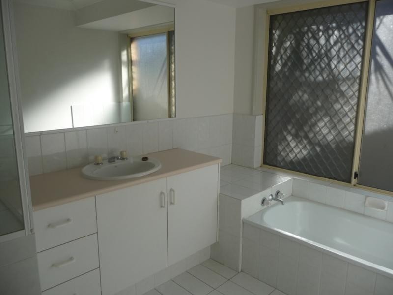 5 Bothwell, Robina QLD 4226
