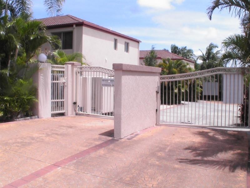 3/96 Pohlman St, Southport QLD 4215