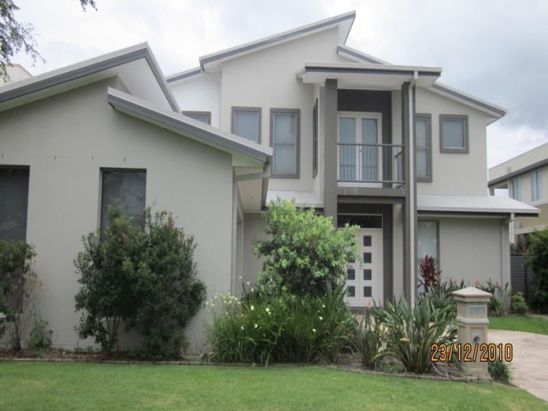 5006 Emerald Islands Drive, Carrara QLD 4211