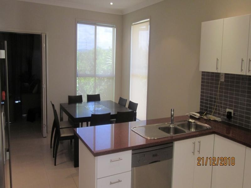 5006 Emerald Islands Drive, Carrara QLD 4211