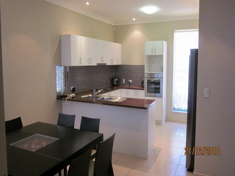 5006 Emerald Islands Drive, Carrara QLD 4211