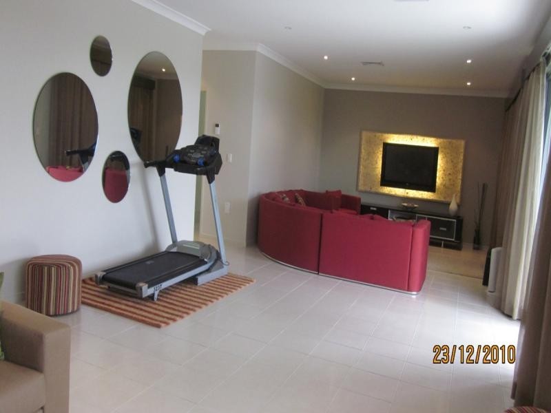 5006 Emerald Islands Drive, Carrara QLD 4211