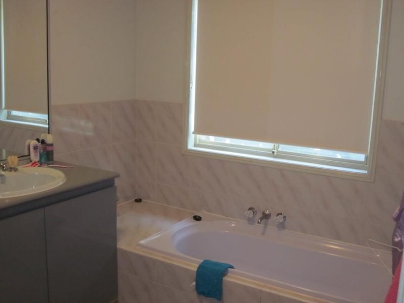 6 Greaves Crt, Carrara QLD 4211