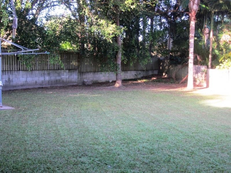 6 Greaves Crt, Carrara QLD 4211