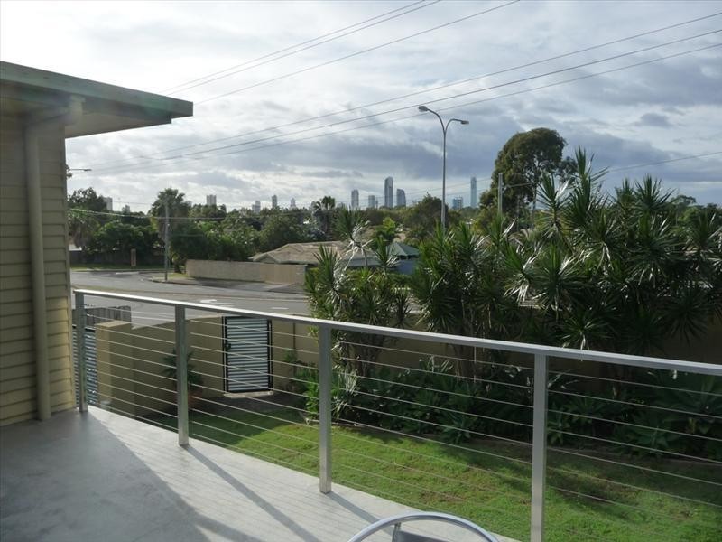 127 Benowa Rd, Southport QLD 4215