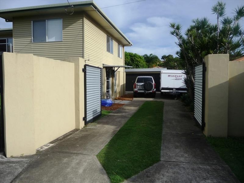 127 Benowa Rd, Southport QLD 4215
