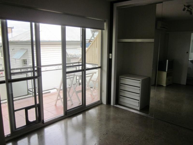 15 Cox Rd, Windsor QLD 4030