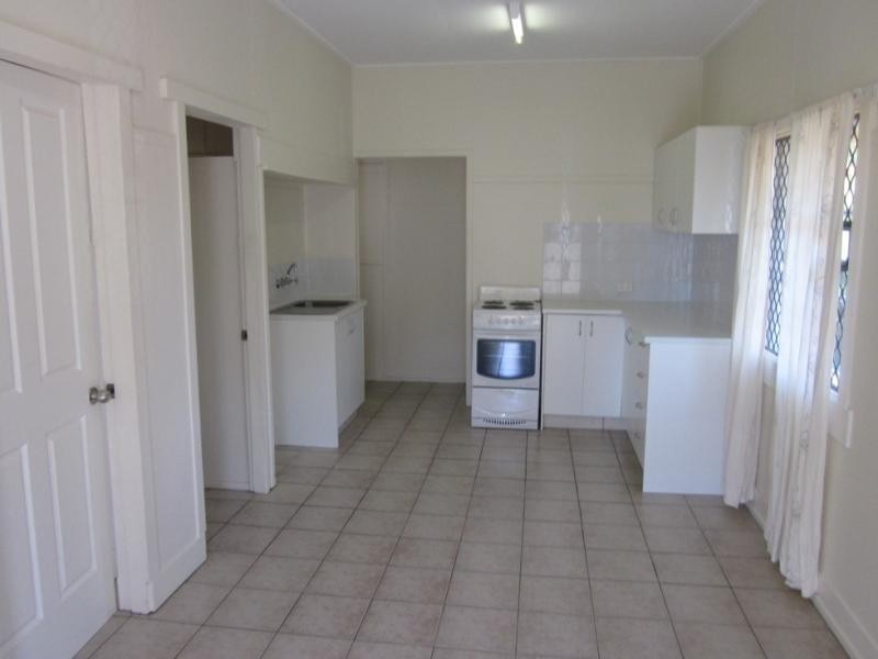 2/146 Frank St, Labrador QLD 4215