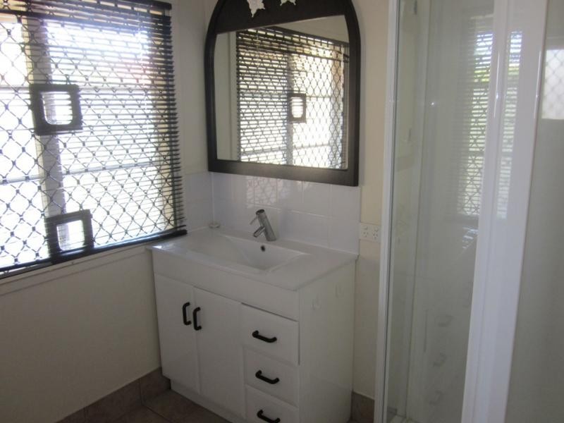 2/146 Frank St, Labrador QLD 4215