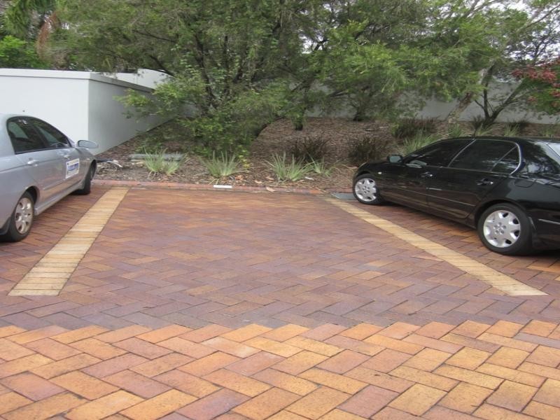 76-80 Chichester Dve, Arundel QLD 4214