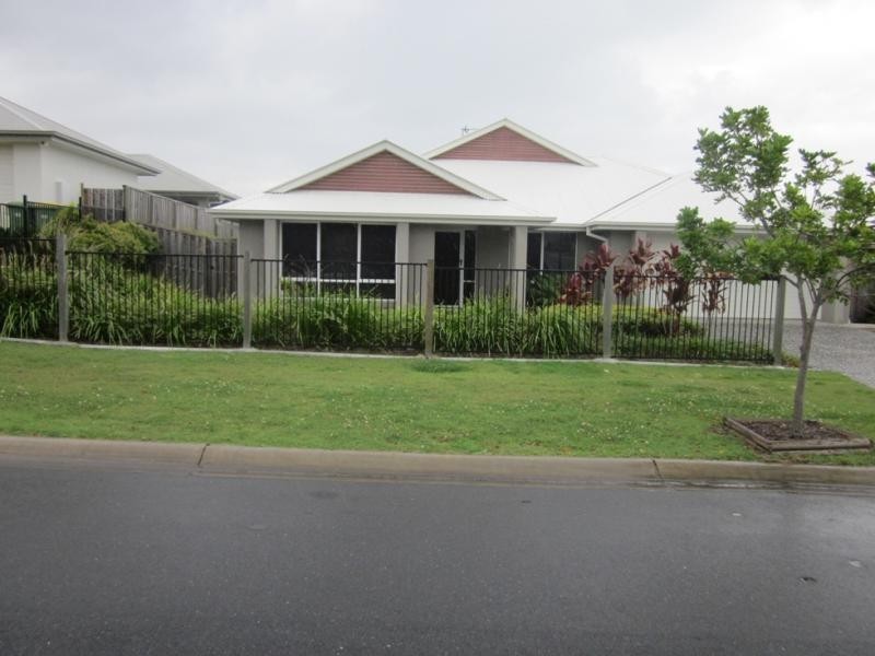 1  Freeling Place, Oxenford QLD 4210