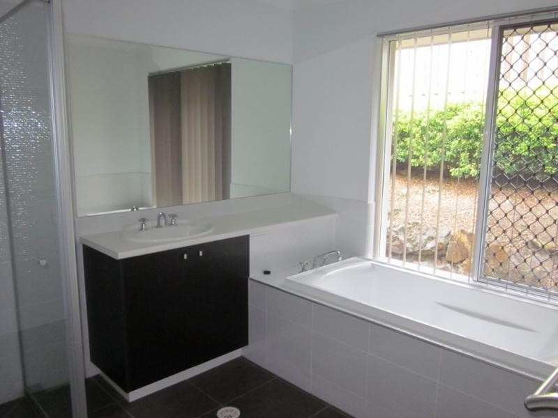 1  Freeling Place, Oxenford QLD 4210