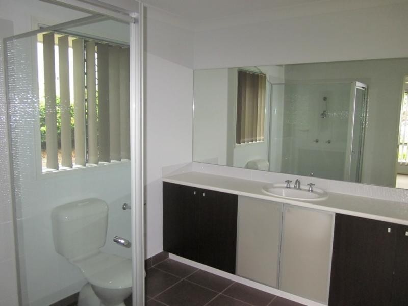 1  Freeling Place, Oxenford QLD 4210