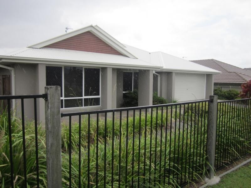 1  Freeling Place, Oxenford QLD 4210