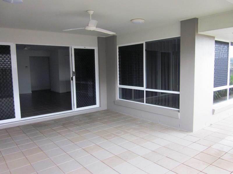 1  Freeling Place, Oxenford QLD 4210