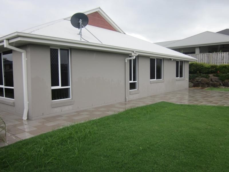 1  Freeling Place, Oxenford QLD 4210