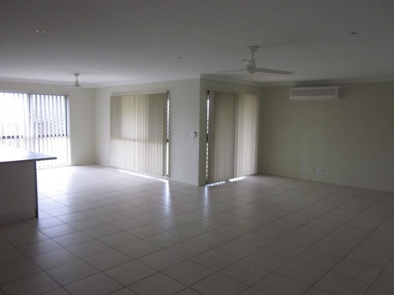 12 Peckham Crt, Pacific Pines QLD 4211