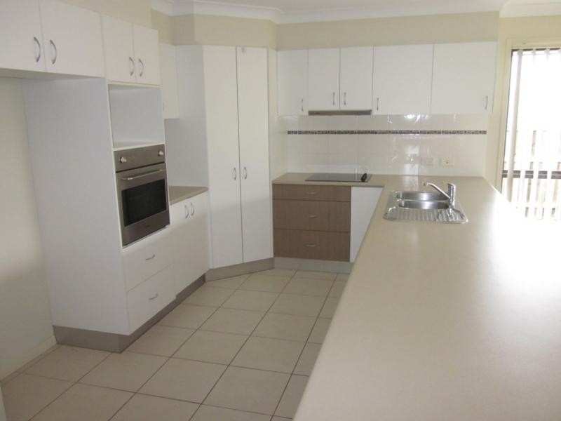 12 Peckham Crt, Pacific Pines QLD 4211