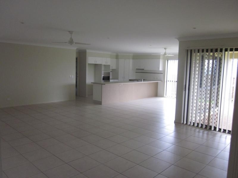 12 Peckham Crt, Pacific Pines QLD 4211