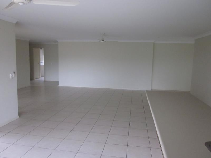 12 Peckham Crt, Pacific Pines QLD 4211