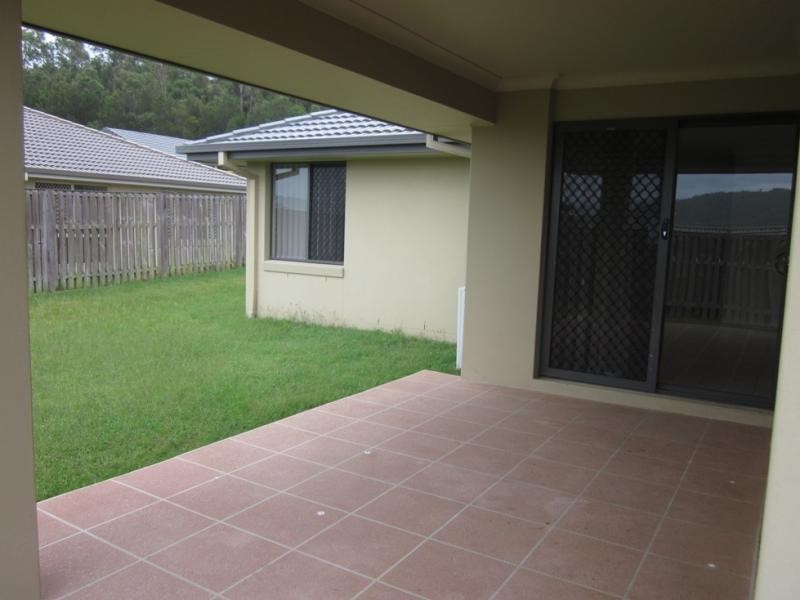 12 Peckham Crt, Pacific Pines QLD 4211