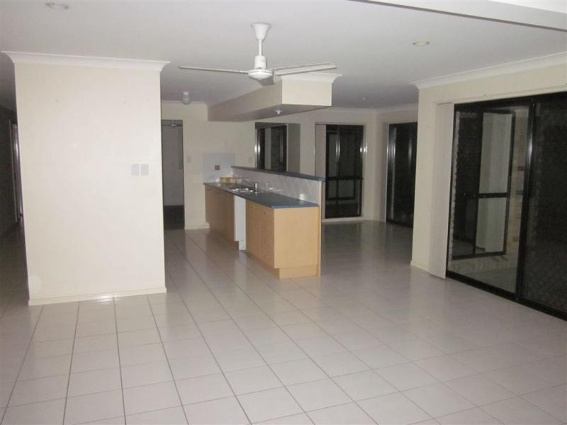 7 Savill Ct, Forest Lake QLD 4078
