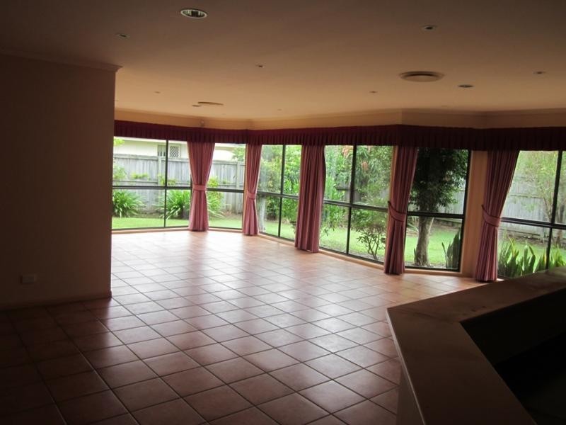 5 Mustique Crt, Burleigh Waters QLD 4220