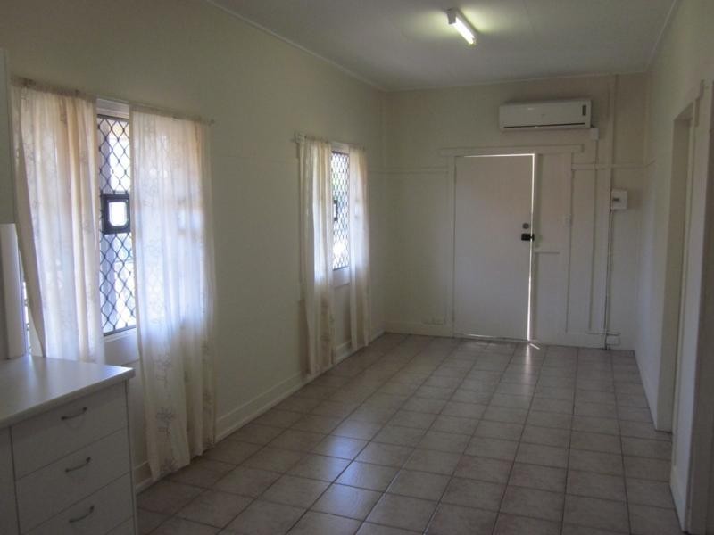 2/146 Frank St, Labrador QLD 4215