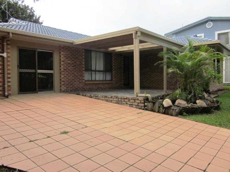 Woomera Cres, Southport QLD 4215