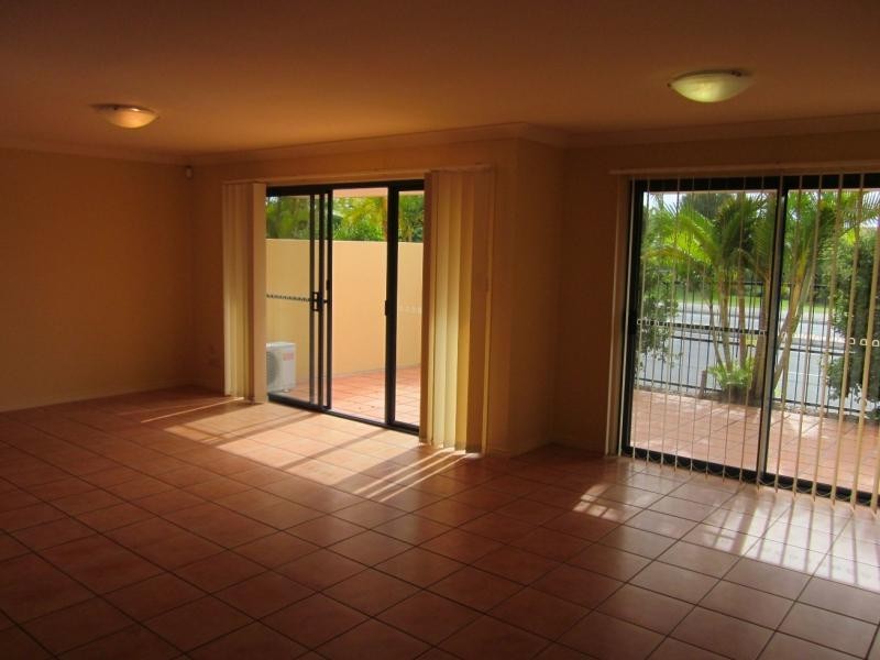 206 Cheltenham Dr, Robina QLD 4226
