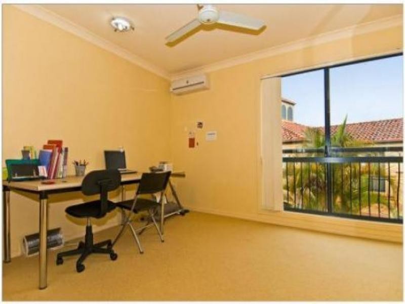 206 Cheltenham Dr, Robina QLD 4226