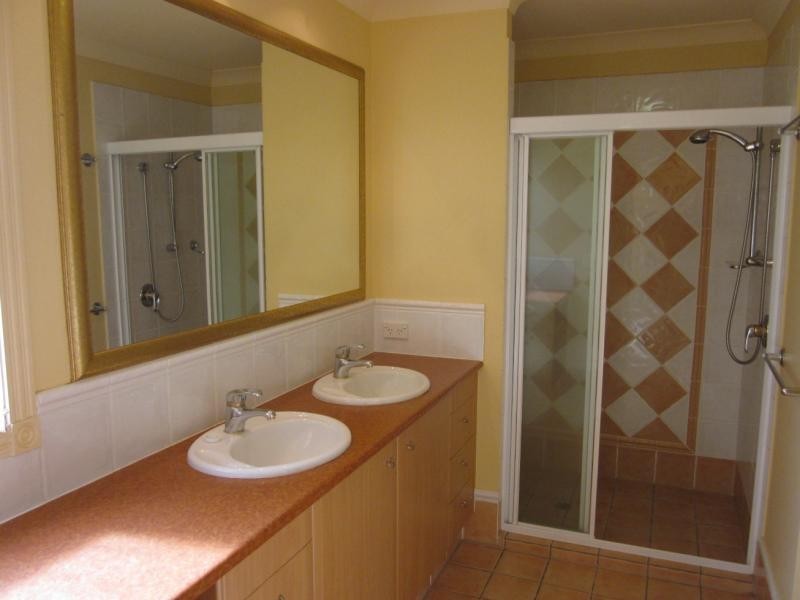 206 Cheltenham Dr, Robina QLD 4226