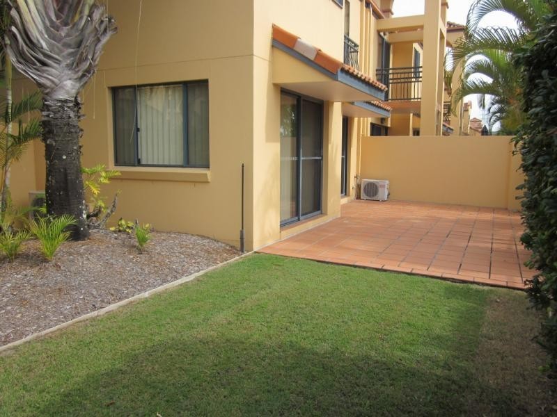 206 Cheltenham Dr, Robina QLD 4226