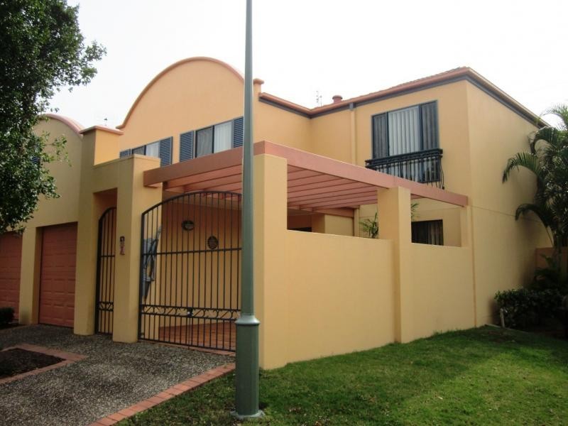 206 Cheltenham Dr, Robina QLD 4226