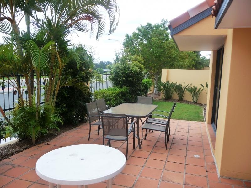 206 Cheltenham Dr, Robina QLD 4226