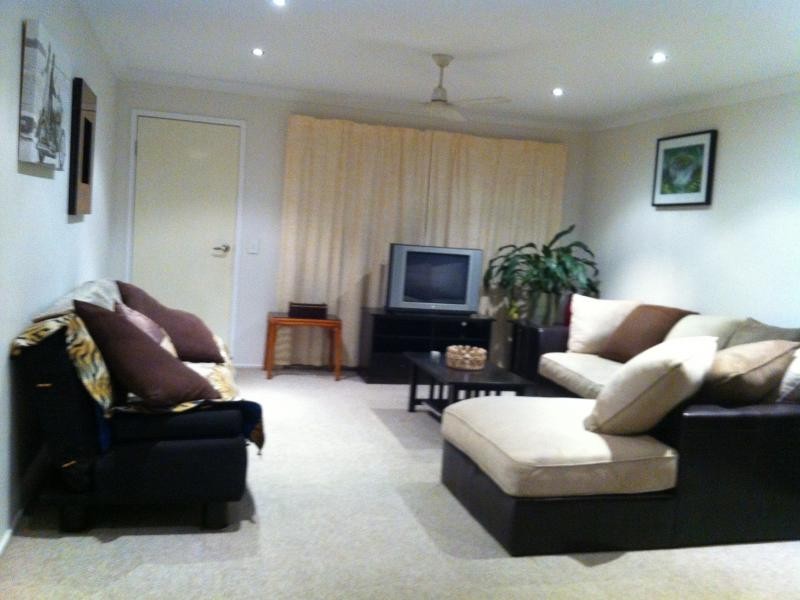 128 Benowa Rd, Southport QLD 4215