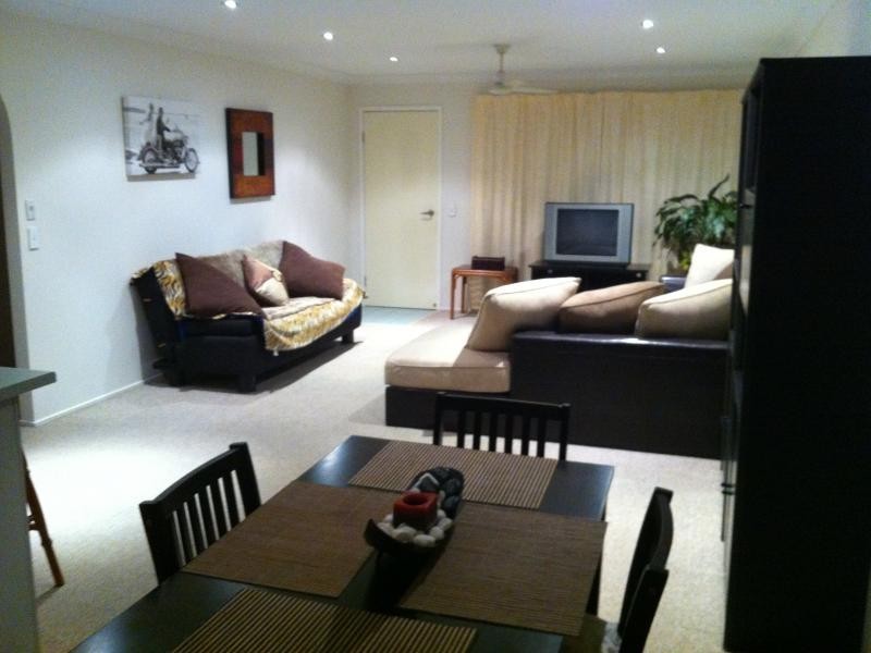 128 Benowa Rd, Southport QLD 4215