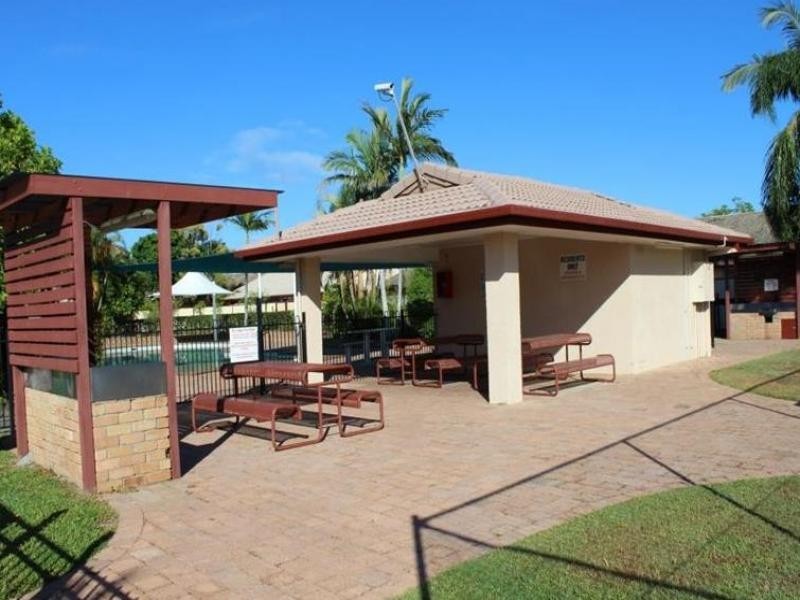 128 Benowa Rd, Southport QLD 4215