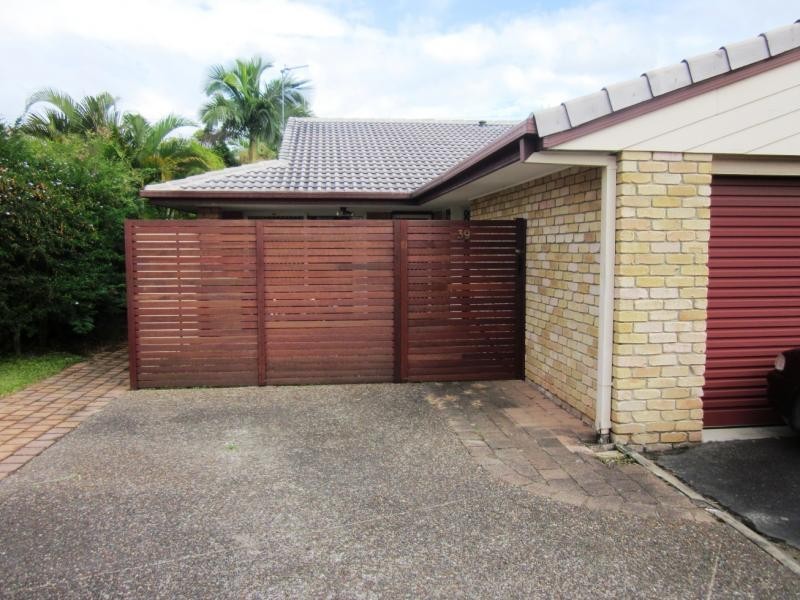 128 Benowa Rd, Southport QLD 4215