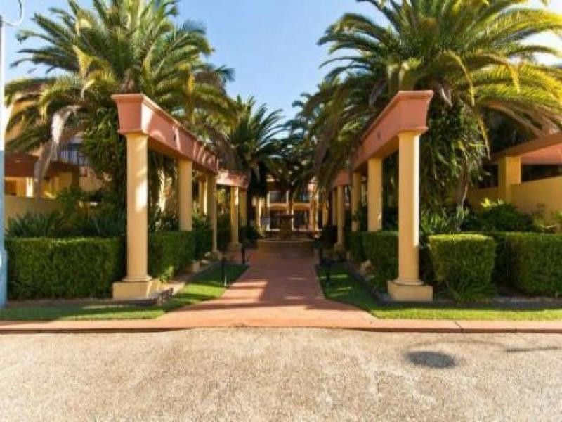 206 Cheltenham Dr, Robina QLD 4226