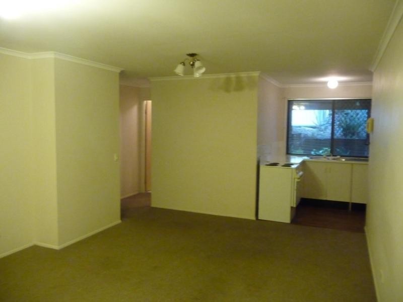 11 Hoya Crt, Labrador QLD 4215