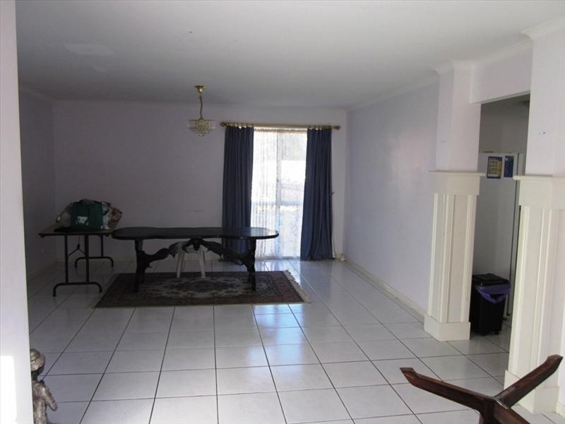 51 Edinburgh Rd, Benowa Waters QLD 4217
