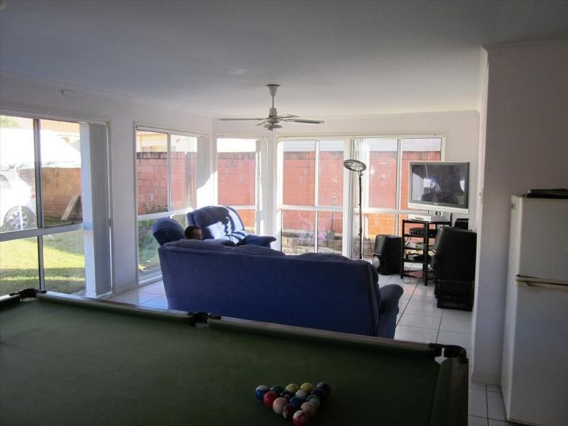 51 Edinburgh Rd, Benowa Waters QLD 4217