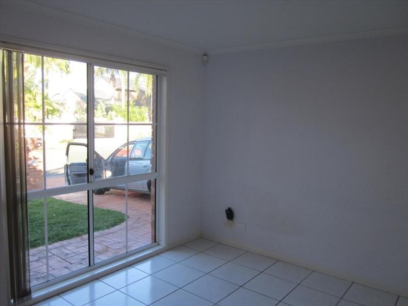 51 Edinburgh Rd, Benowa Waters QLD 4217