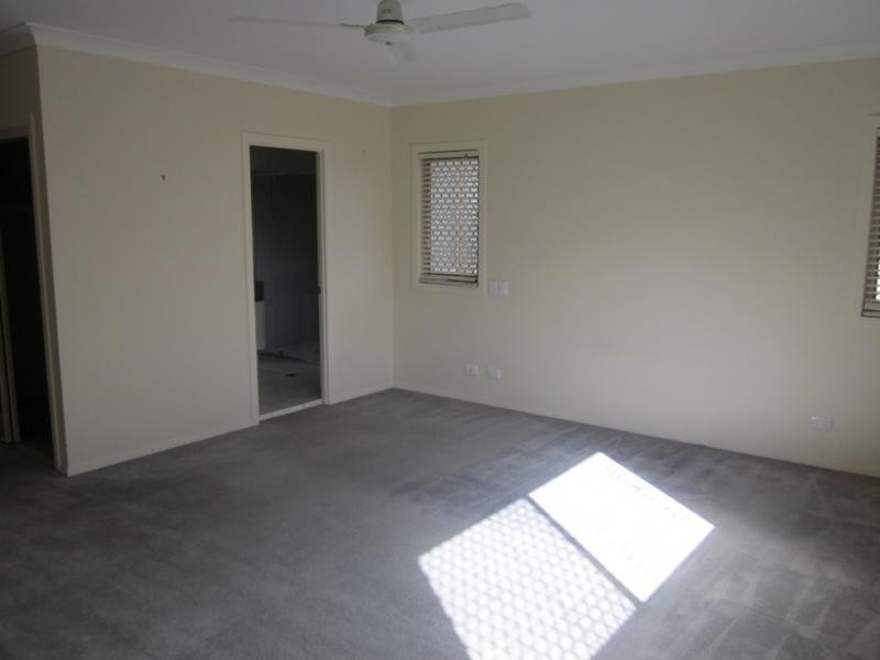 52 Bayview St, Runaway Bay QLD 4216
