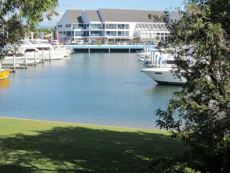 34/3 Marina Cres, Runaway Bay QLD 4216