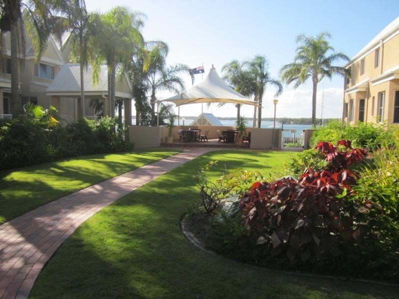 34/3 Marina Cres, Runaway Bay QLD 4216