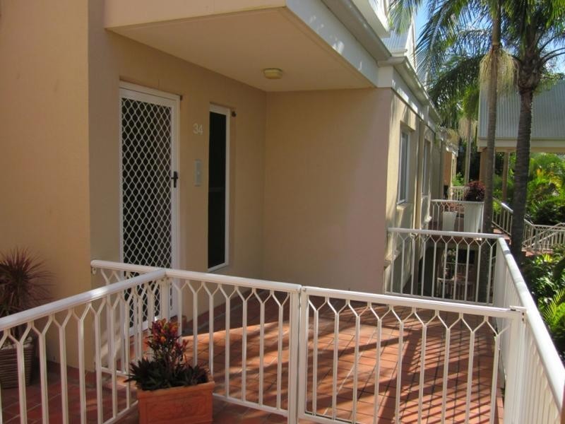 34/3 Marina Cres, Runaway Bay QLD 4216